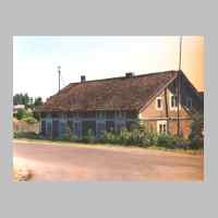 022-1123 Goldbach im Juli 1994. Das Wohnhaus Albert Timmler gesehen von der Strassenabzweigung nach Uderhdehe. Unten im Bild ist die Abzweigung zu erkennen.jpg